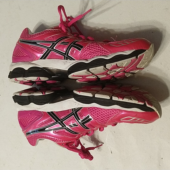 Asics Running Shoes - Picture 3 of 7